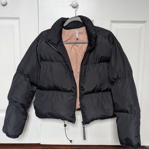 Trendy, comfortable cropped puffer jacket